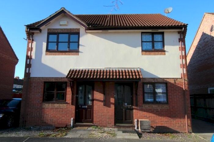 2 Bedroom Semi-Detached House To Rent In Moonraker Close, Bridgwater TA6