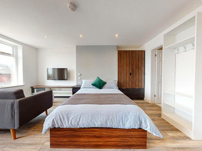 Apartment To Rent In Apt, Hyde Terrace #, LS2