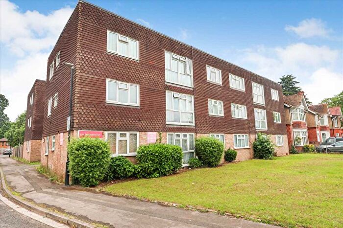 2 Bedroom Apartment For Sale In Chichester Court, Slough, SL1