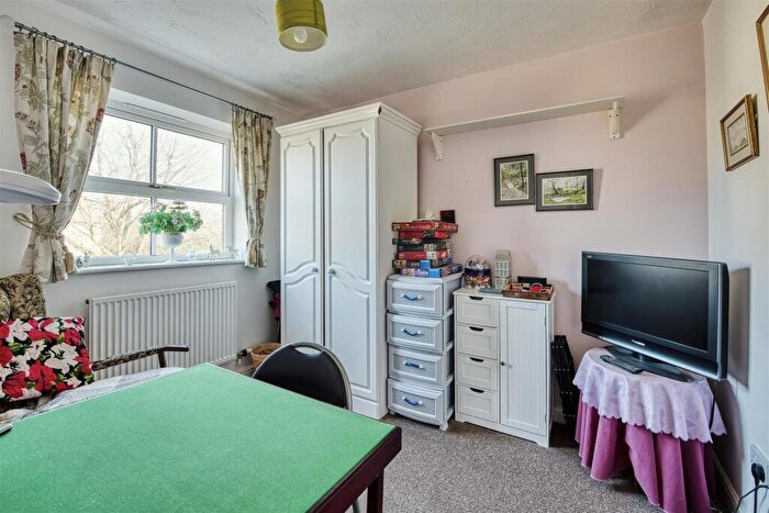3 Bedroom End Of Terrace House For Sale In Dexter Way, Warmington, PE8