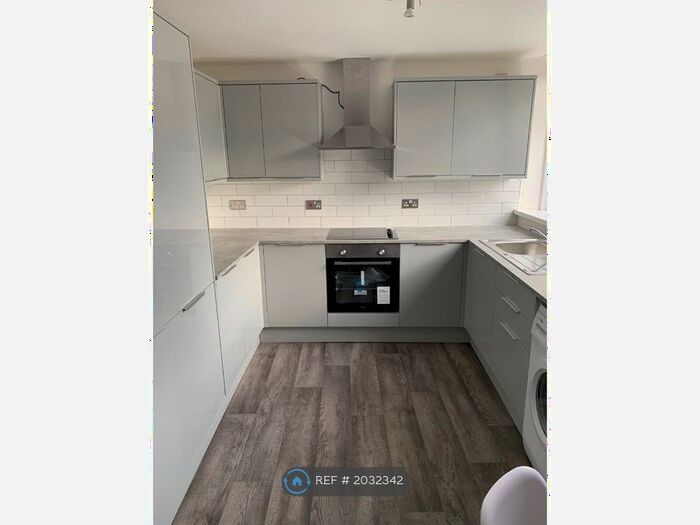 3 Bedroom Flat To Rent In George Street, Aberdeen, AB25