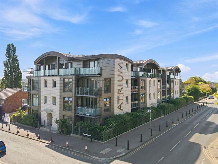 2 Bedroom Flat For Sale In Lower Queens Road, Buckhurst Hill, IG9