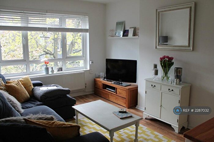 1 Bedroom Flat To Rent In Courtney Court, London, N7