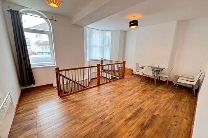 3 Bedroom Flat To Rent In Broadway Cardiff, CF24