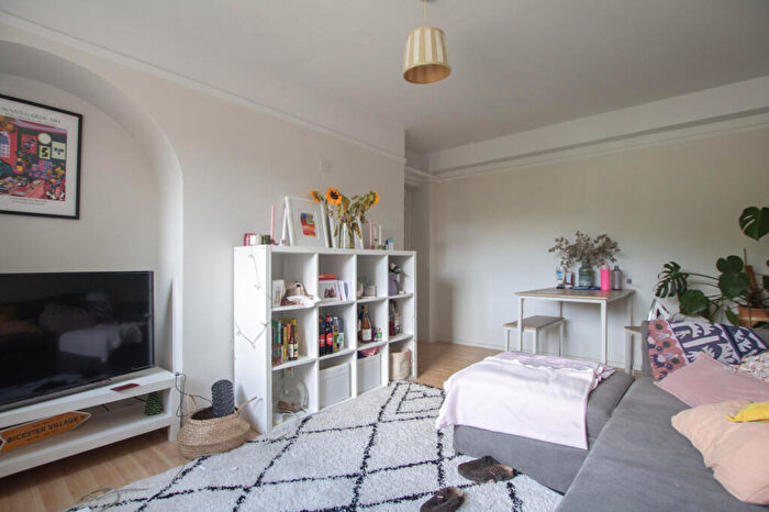 2 Bedroom Flat To Rent In Southborough House, Kinglake Estate, London, SE17