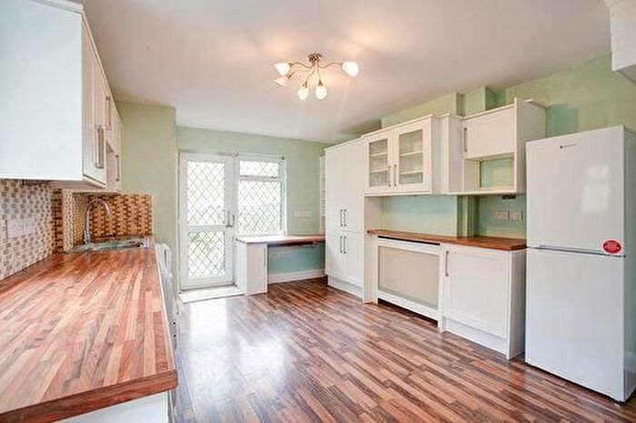 2 Bedroom Terraced House To Rent In Oval Road, Croydon, CR0