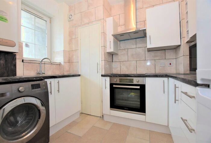 2 Bedroom Flat To Rent In Staple Street, London, SE1