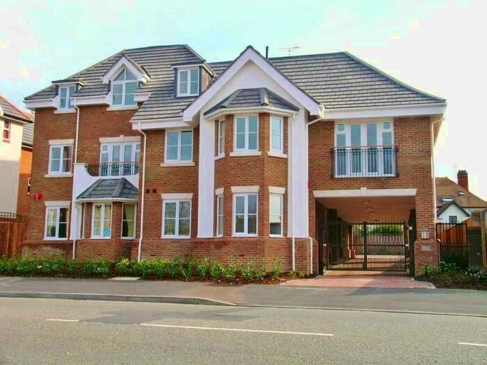 2 Bedroom Flat To Rent In Goldsworth Road, Woking, Surrey, GU21