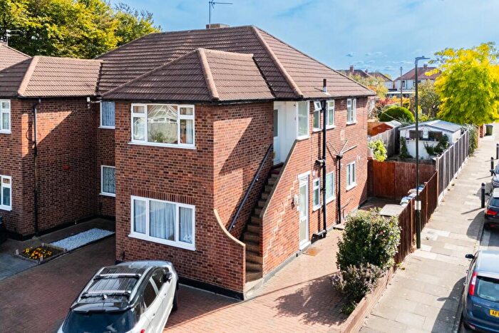2 Bedroom Maisonette For Sale In Brunswick Road, Bexleyheath, Kent, DA6