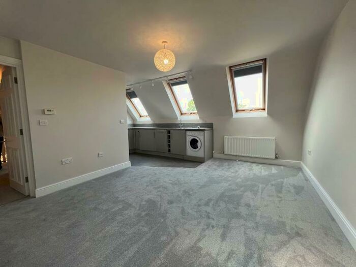 1 Bedroom Apartment To Rent In Queens Road, Weybridge, Surrey, KT13