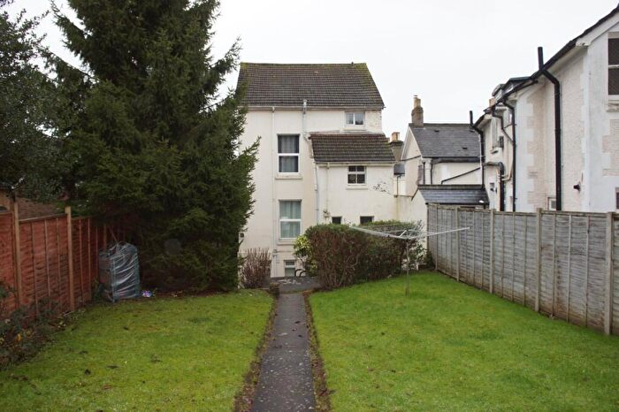 1 Bedroom Flat To Rent In Grovehill Road, Redhill, RH1