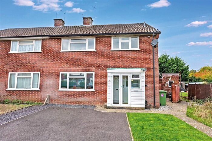 1 Bedroom Flat For Sale In The Mead, Liphook, GU30