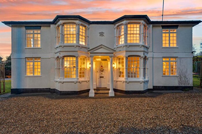 5 Bedroom Detached House For Sale In Heath Road, Leighton Buzzard, Bedfordshire, LU7