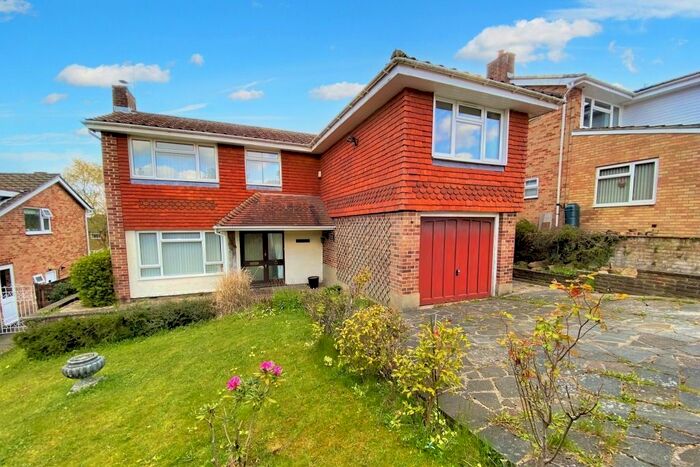 4 Bedroom Detached House To Rent In Windmill Way, Reigate, RH2