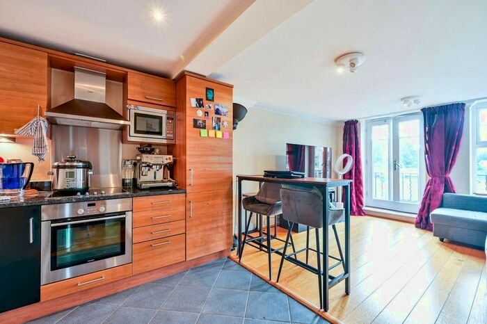 1 Bedroom Flat To Rent In Bridge Road, East Molesey, KT8