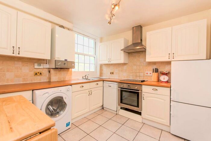 3 Bedroom Flat To Rent In Emlyn Gardens, Wendell Park, London, W12