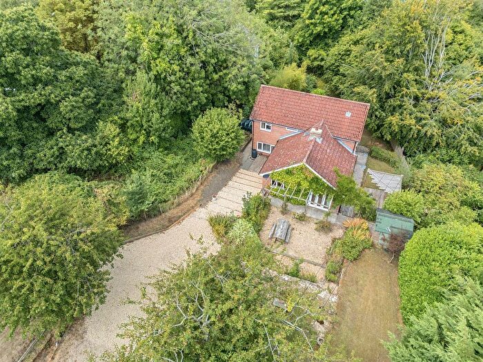 4 Bedroom Detached House For Sale In Oak Lane, Easterton, SN10
