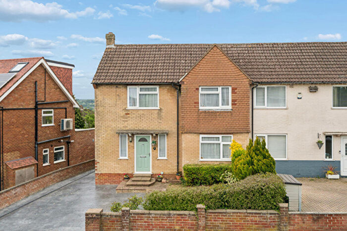 3 Bedroom End Of Terrace House For Sale In Hatters Lane, High Wycombe, HP13