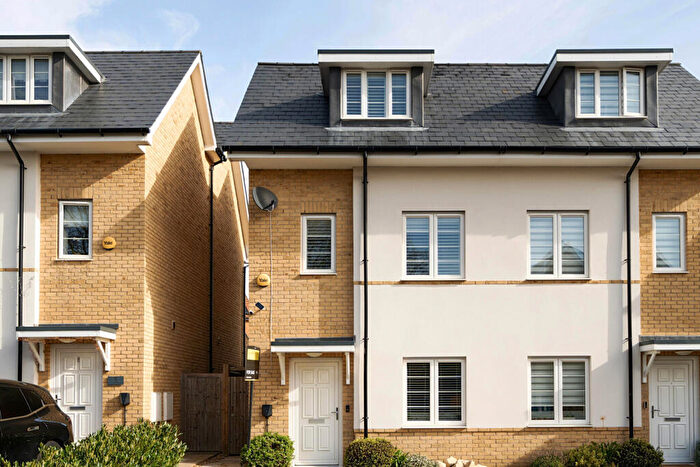 4 Bedroom Semi Detached House For Sale In Harris Close, Orpington, BR5