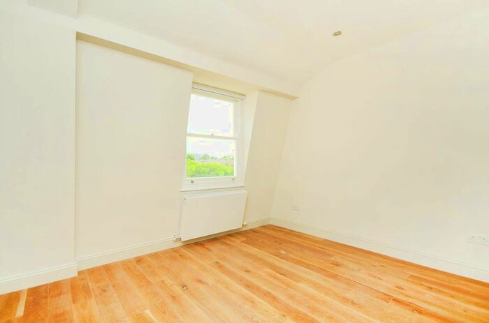 3 Bedroom Flat To Rent In Brixton Road, Brixton, London, SW9