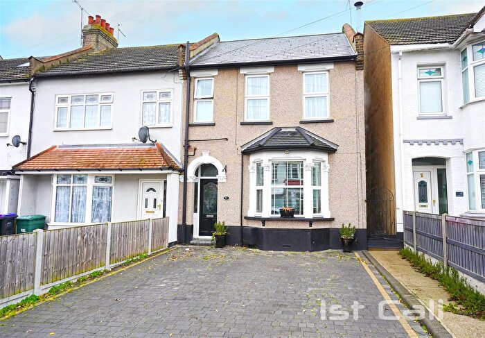 3 Bedroom End Terrace House For Sale In Ilfracombe Road, Southend-On-Sea, SS2