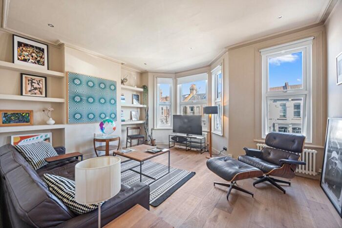 2 Bedroom Duplex To Rent In Purves Road, Kensal Green, NW10