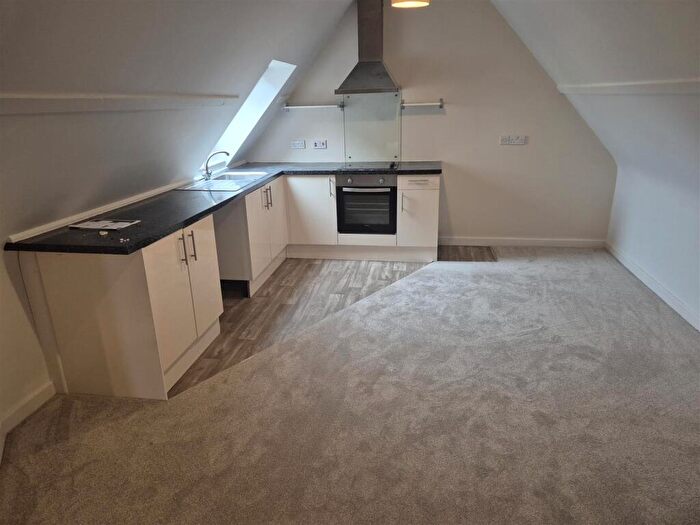 2 Bedroom Flat To Rent In Two Bedroom Apartment With Parking, BH23