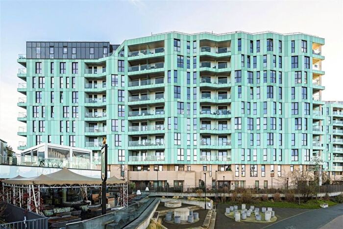 3 Bedroom Flat To Rent In Telegraph Avenue, Greenwich, SE10