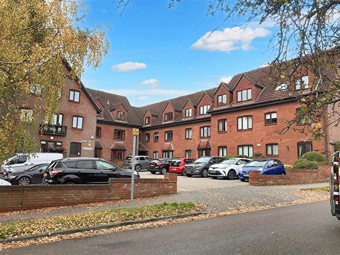 1 Bedroom Property For Sale In Chelmsford Road, Shenfield, Brentwood, CM15