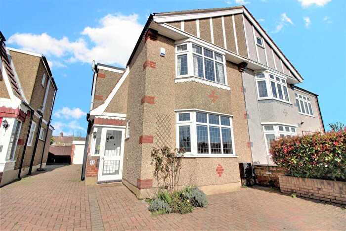 3 Bedroom Semi Detached House For Sale In Marina Gardens, Cheshunt, EN8