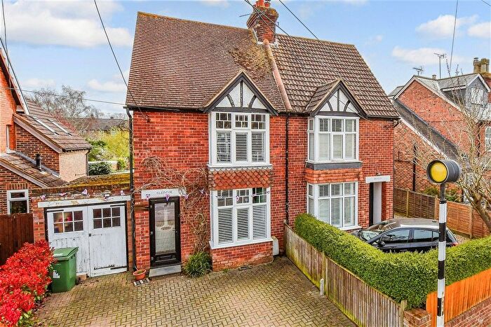 3 Bedroom Semi-Detached House For Sale In Goudhurst Road, Marden, Kent, TN12