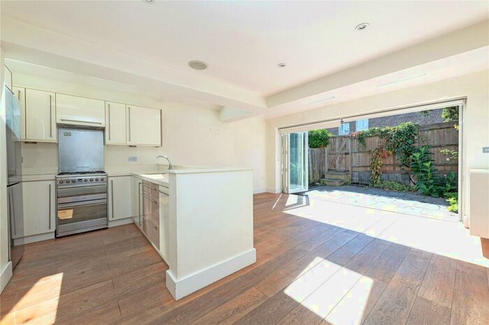 2 Bedroom Property To Rent In Bramfield Road, SW11
