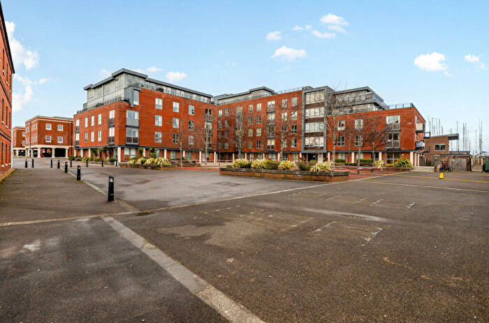 2 Bedroom Flat For Sale In Weevil Lane, Gosport, Hampshire, PO12