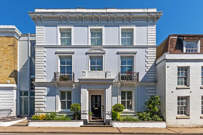 3 Bedroom Apartment For Sale In Southgate Street, Winchester, SO23