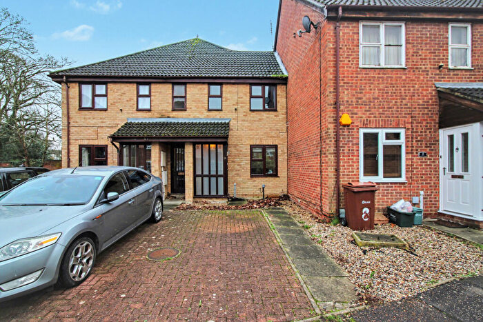 1 Bedroom Flat To Rent In Mead Path, Chelmsford, CM2