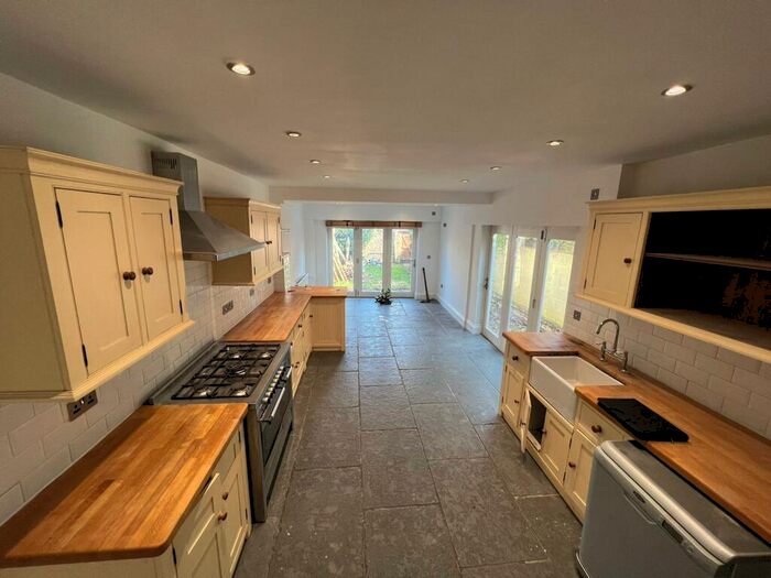 4 Bedroom House To Rent In Pitman Street, Cardiff, CF11