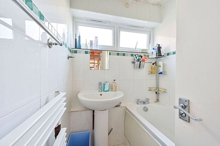 3 Bedroom Terraced House For Sale In Linstead Way, Southfields, London, SW18