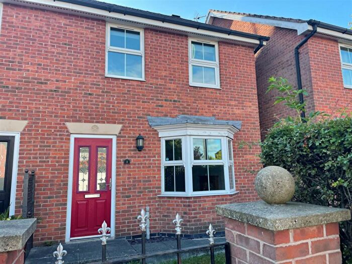 3 Bedroom Semi-Detached House To Rent In College Close, Goole, DN14