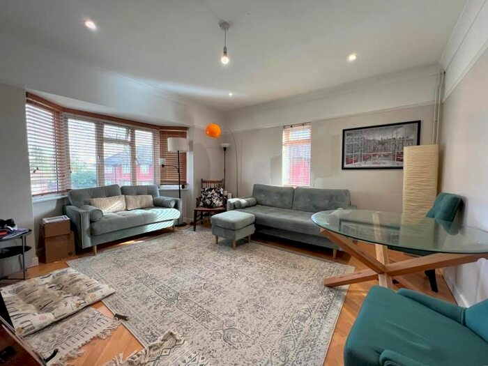 2 Bedroom Maisonette To Rent In Philip Road, Staines, TW18