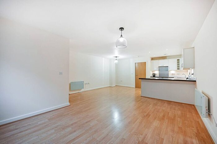 2 Bedroom Flat To Rent In Lanadron Close, Isleworth, TW7
