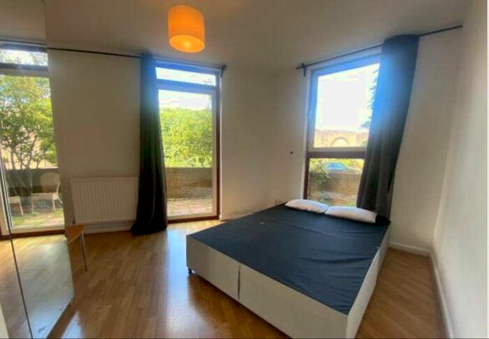 4 Bedroom Flat To Rent In China Court, Asher Way, Wapping, E1W