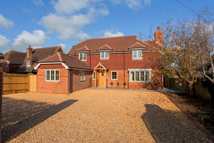 5 Bedroom Detached House To Rent In New Hall Lane Small Dole, BN5