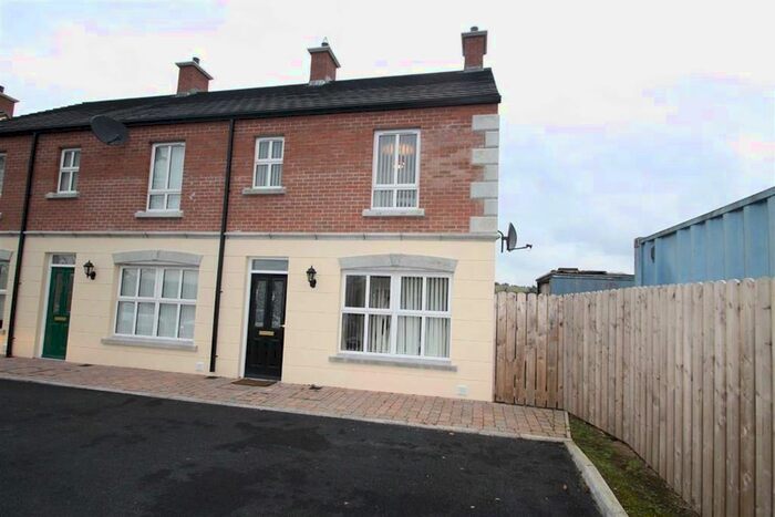 3 Bedroom Town House To Rent In Riverview Heights, Ballynahinch, Down, BT24