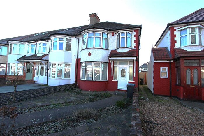 3 Bedroom End Terrace House For Sale In Hedge Lane, London, N13