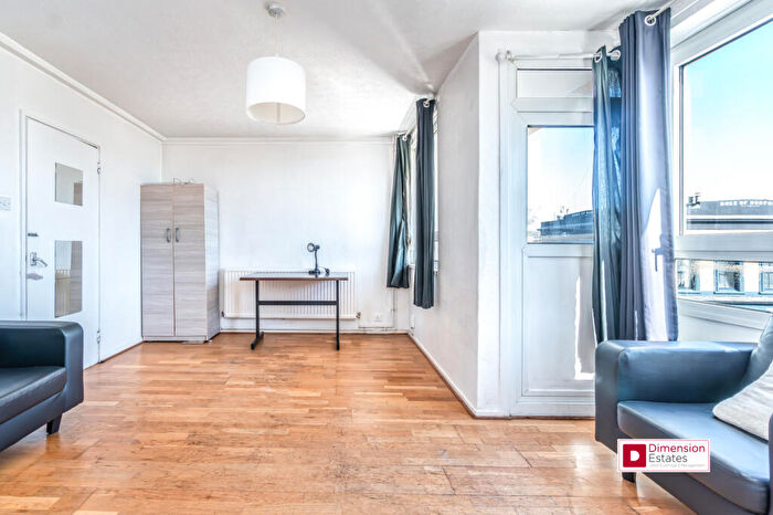 3 Bedroom Maisonette To Rent In Massingham Street, Stepney Green, London, E1
