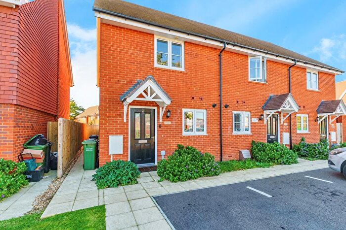 2 Bedroom End Of Terrace House For Sale In Tyrell Way, Horley, Surrey, RH6