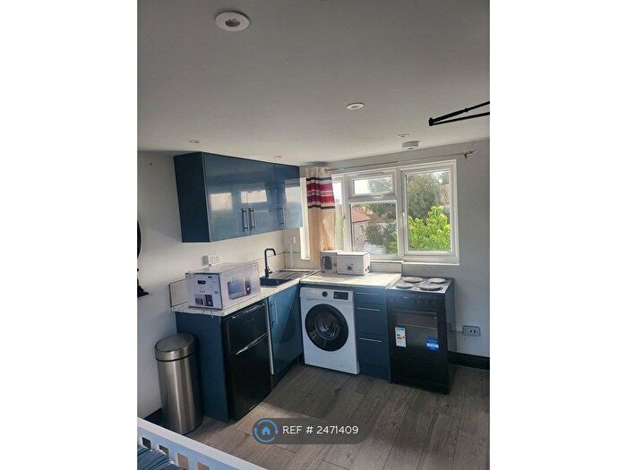 Studio To Rent In Brian Road, Chadwell Heath, RM6