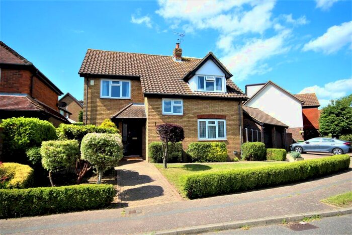 4 Bedroom Property To Rent In Coopers Drive, Billericay, CM11