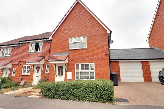 3 Bedroom Semi-Detached House For Sale In Manns Way, Waterlooville, PO8