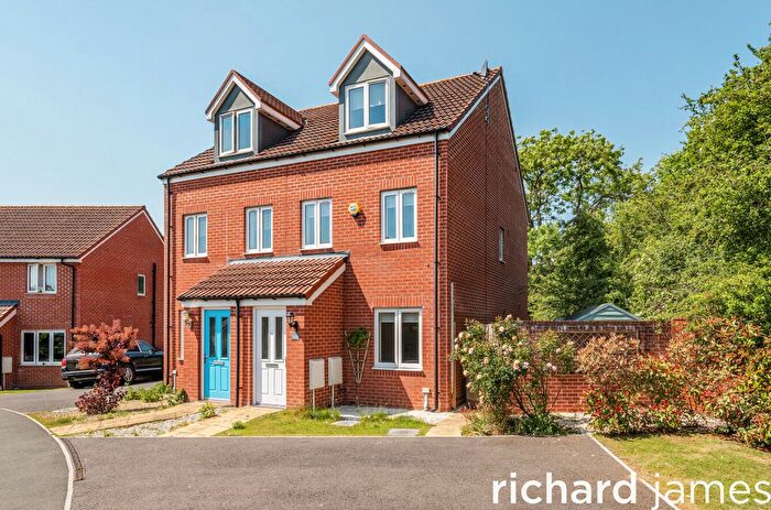 3 Bedroom Semi-Detached House For Sale In Brickworth Place, Swindon, SN3
